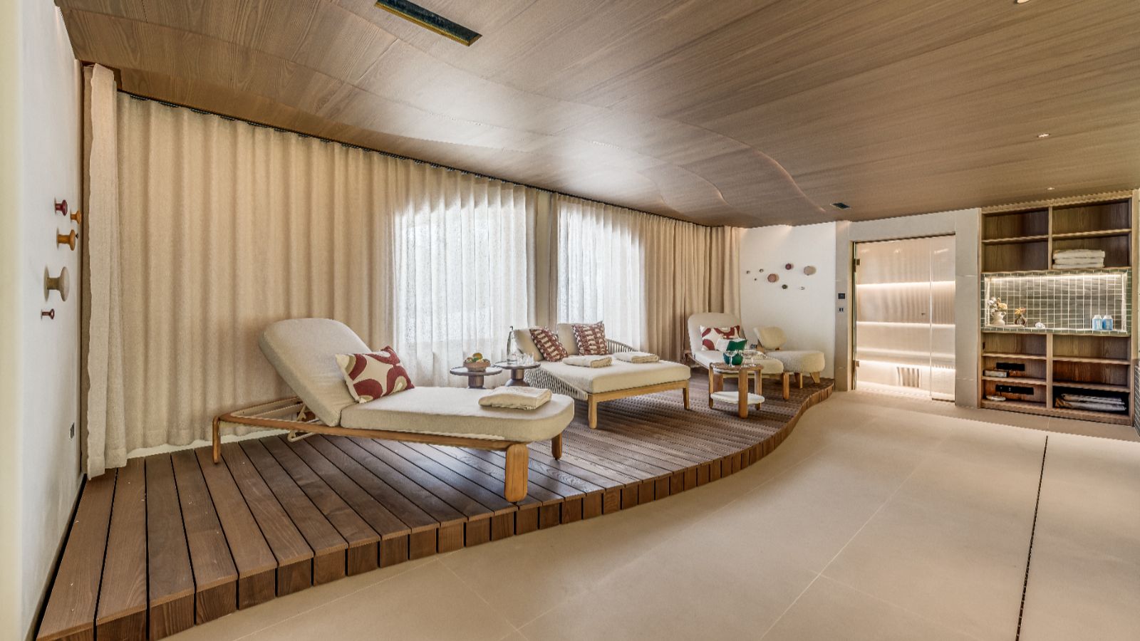 Luxury-ski-chalet Legendes-oxford-ski lounge wellness.jpg