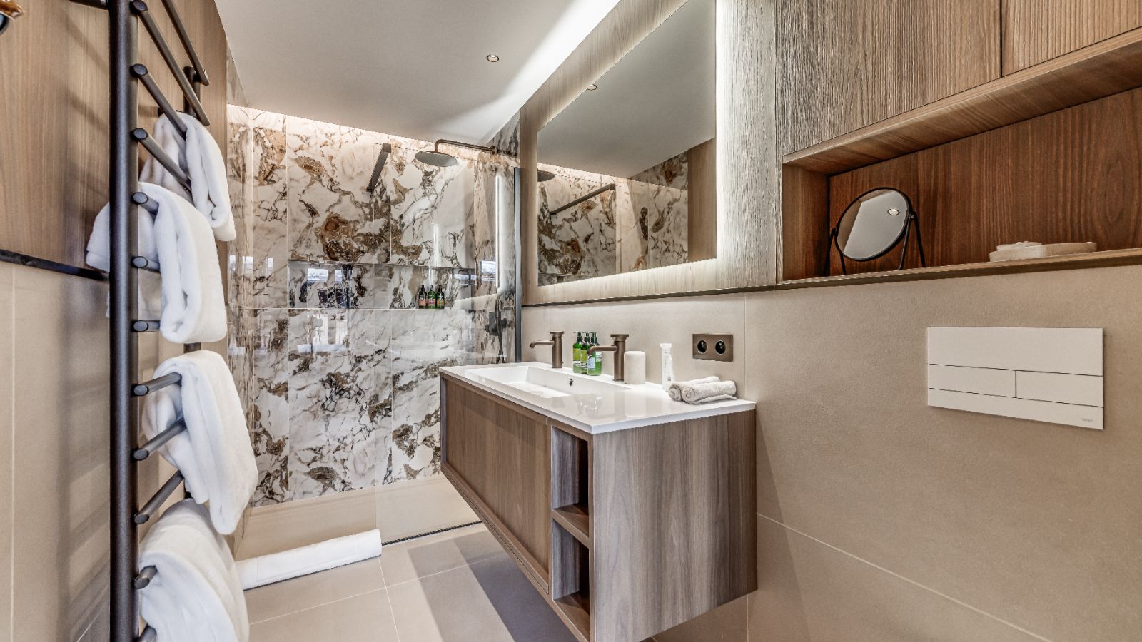 Luxury-ski-chalet Legendes-oxford-ski Bathroom (3).jpg