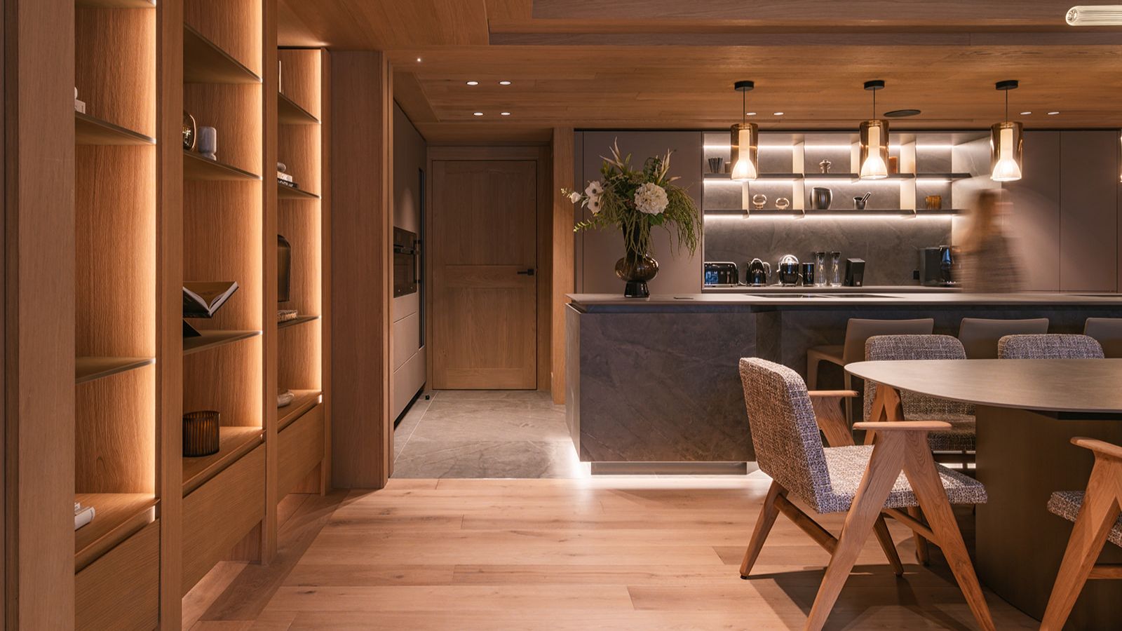 Luxury-ski-chalet-Vald'Isere- Le Parc Solene oxford-ski Dining (2).jpg