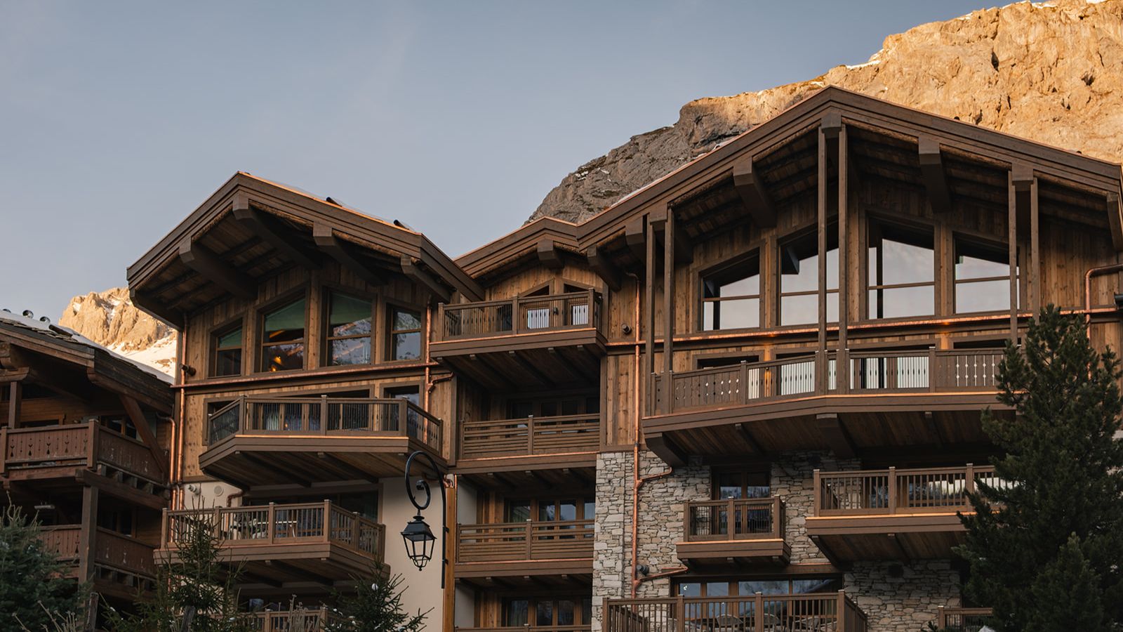 Luxury-ski-chalet-Val d’Isère -Le Parc Beaumont-oxford-ski Outside.jpg