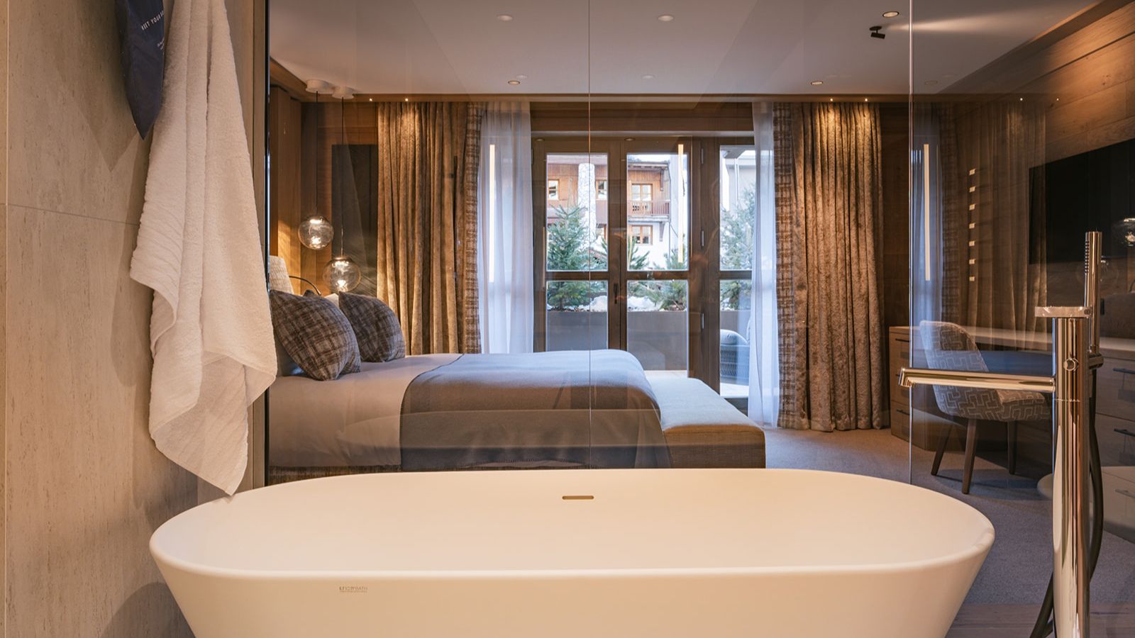 Luxury-ski-chalet-Val d’Isère -Le Parc Beaumont-oxford-ski Bathroom (2).jpg