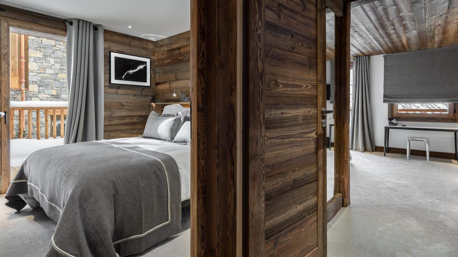 chalet_pure_black  Bathroom  (8).jpg