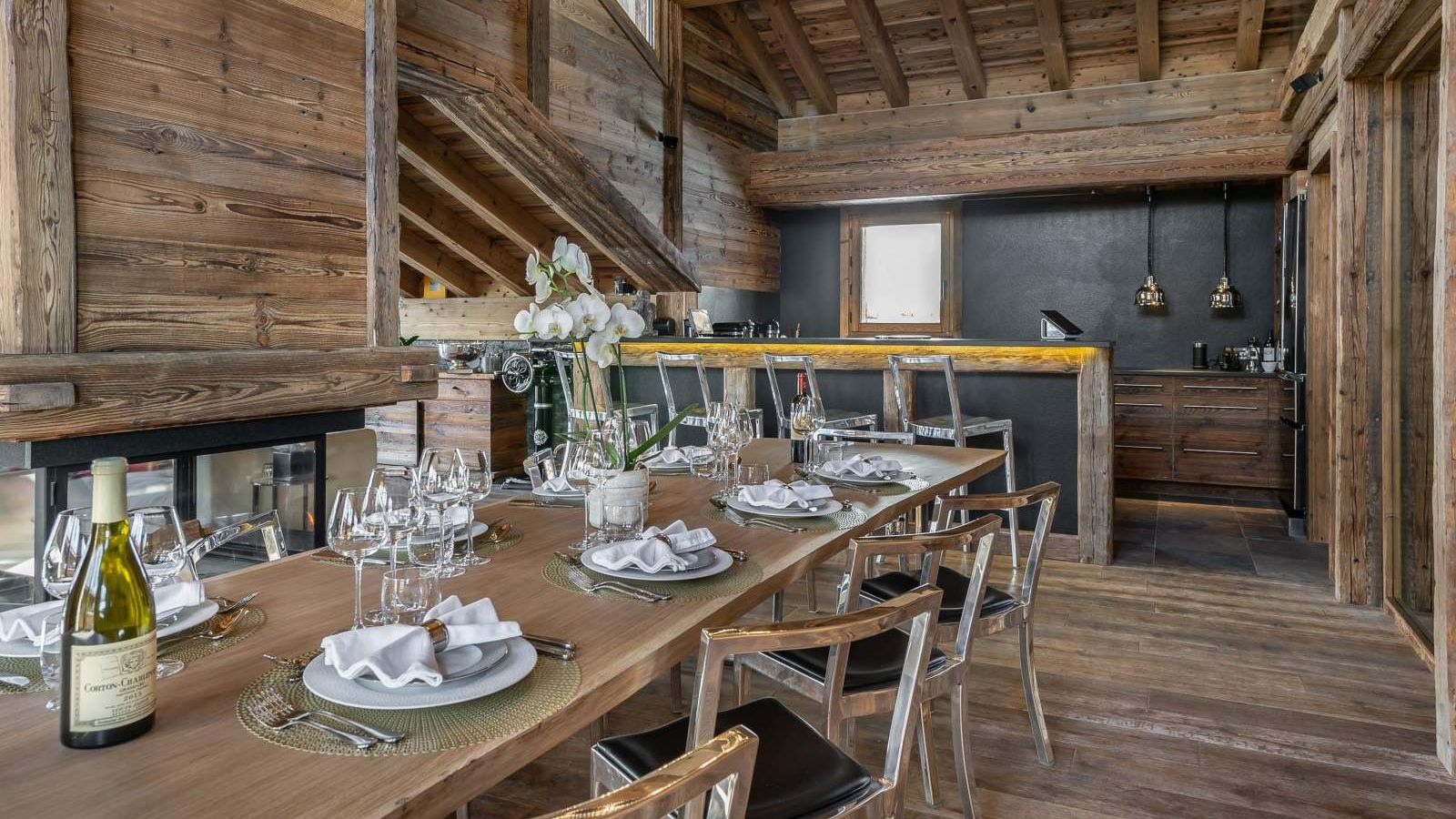 chalet_pure_black  Dining.jpg