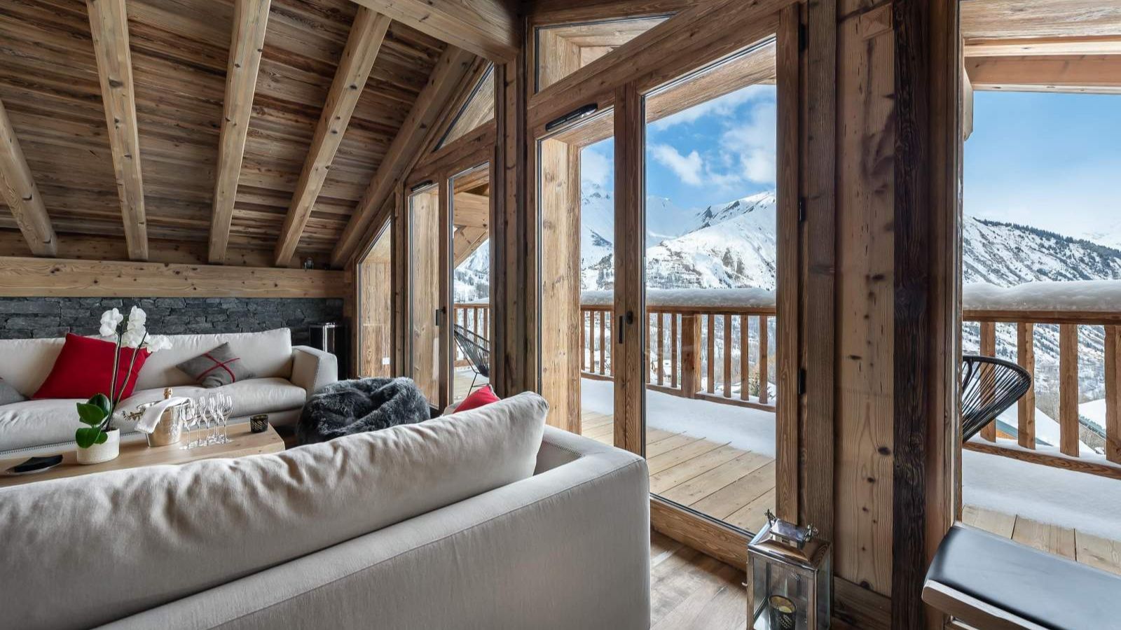 chalet_pure_black  Lounge.jpg