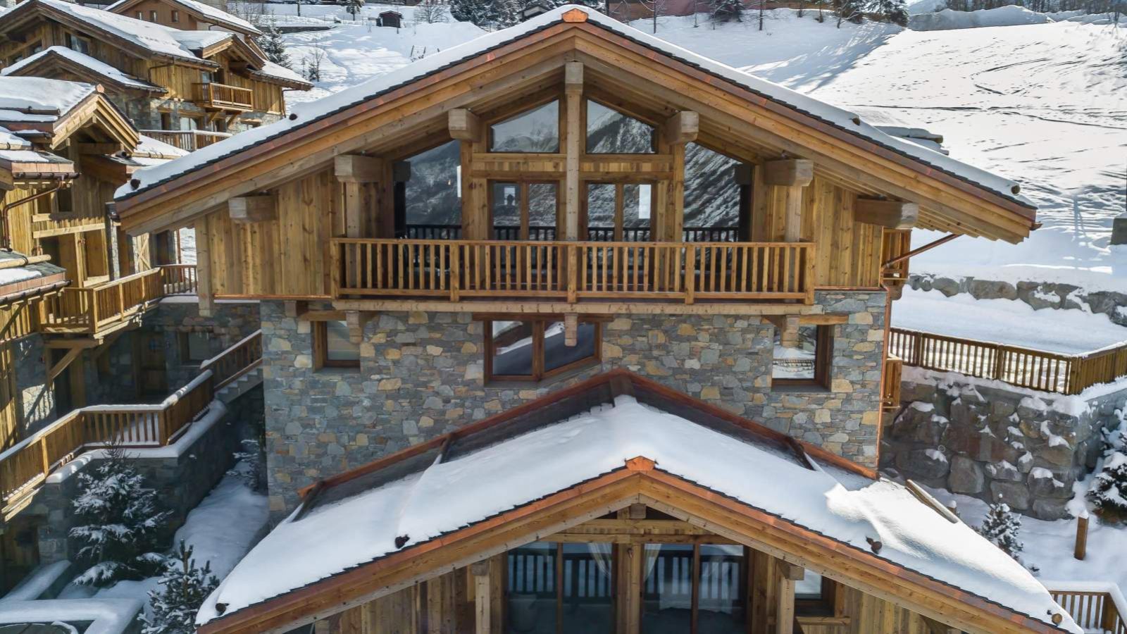 Chalet Pure Black Crystal