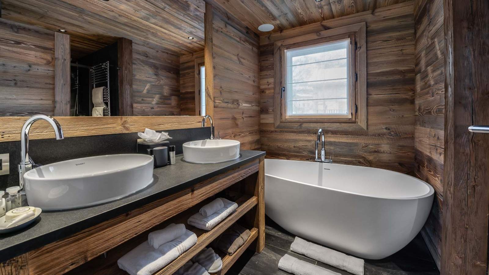 chalet_pure_black  Bathroom  (3).jpg