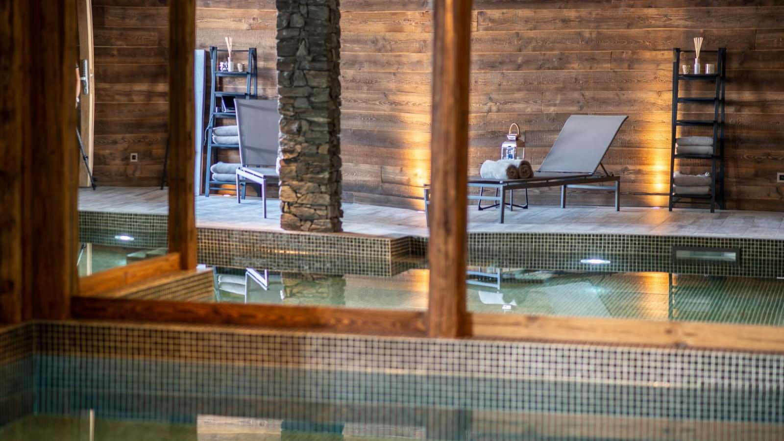 chalet_pure_white_crystal_Pool (2).jpg