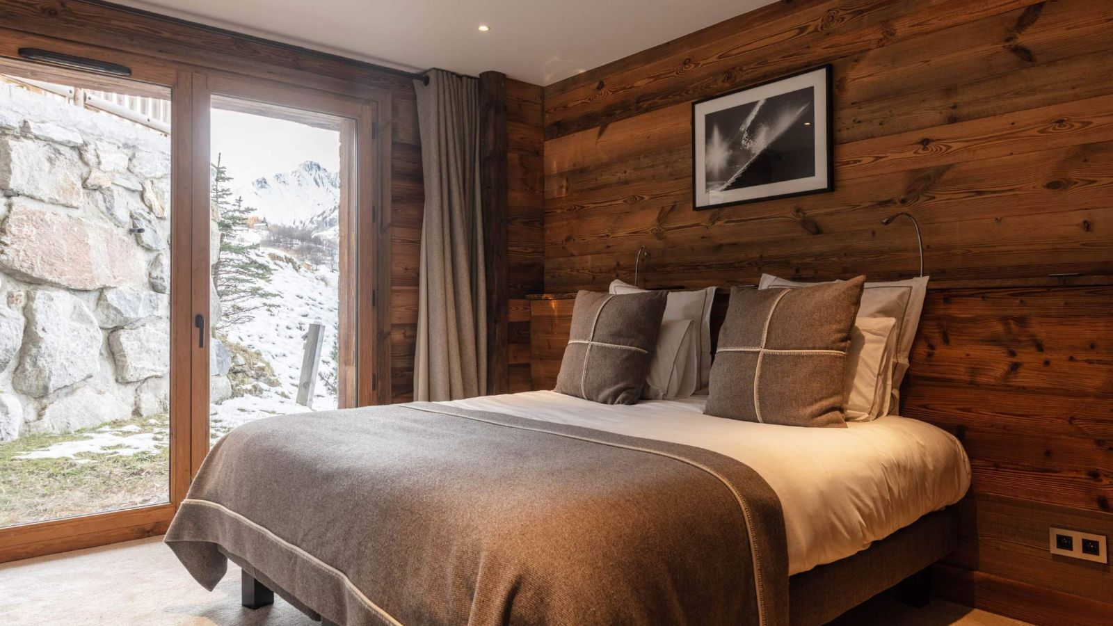 Pure white bedroom.jpg