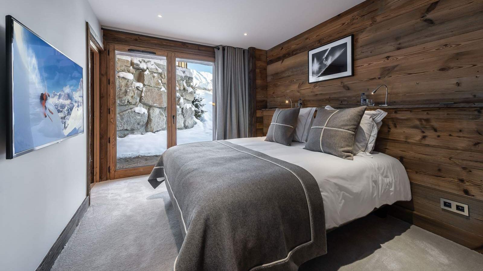 chalet_pure_white_crystal_Bedroom.jpg