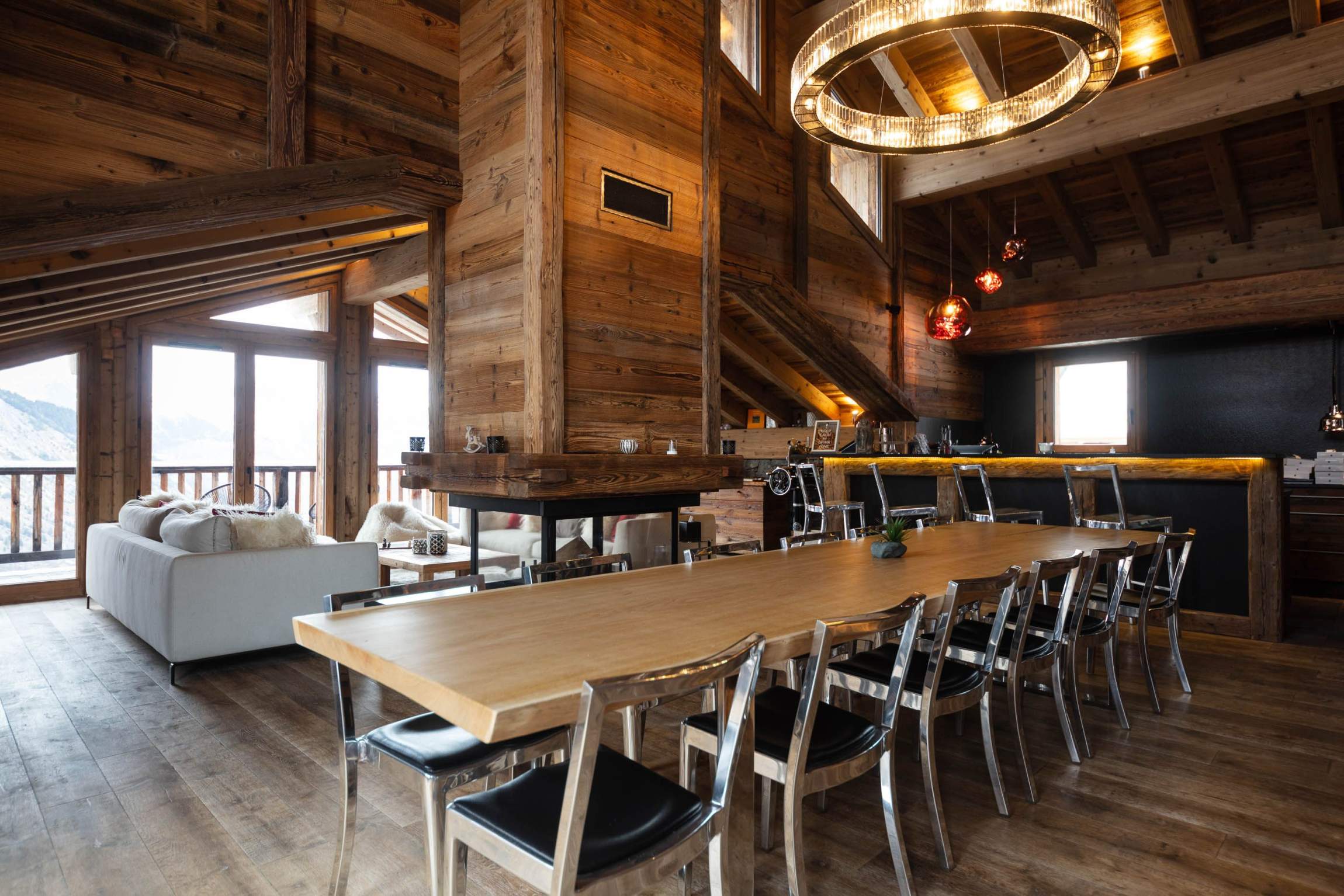 Chalet Pure Black Crystal - Lounge.jpg