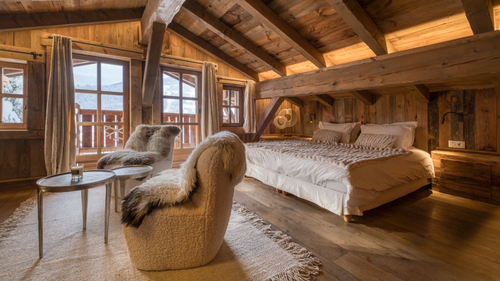 Luxury-ski-chalet-Megeve-Chalet Étoile des Neiges-oxford-ski  bedroom (3).jpg