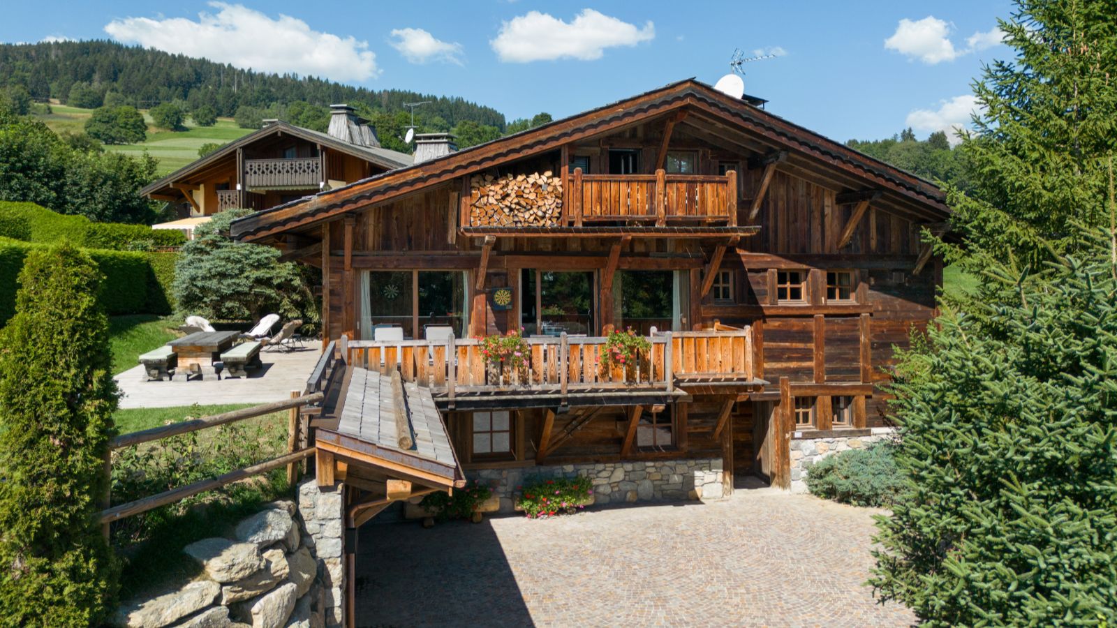 Luxury-ski-chalet-Megeve-Chalet Étoile des Neiges-oxford-ski  Chalet.jpg