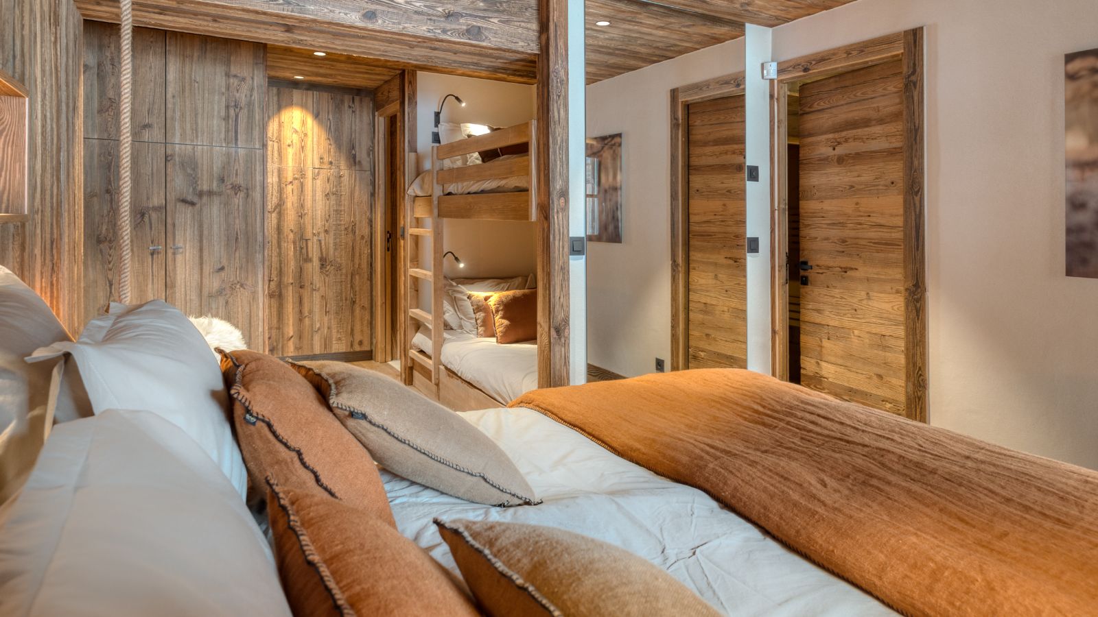 Luxury-ski-chalet-Megeve-Chalet Étoile des Neiges-oxford-ski  Family room.jpg