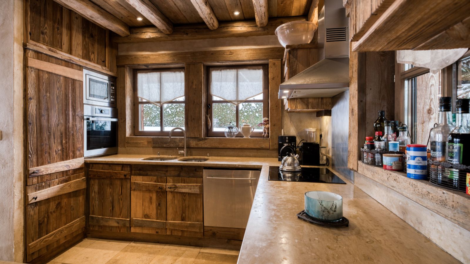 Luxury-ski-chalet-Megeve-Chalet Étoile des Neiges-oxford-ski  Kitchen.jpg