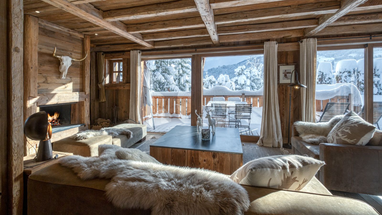 Luxury-ski-chalet-Megeve-Chalet Étoile des Neiges-oxford-ski  Lounge (5).jpg