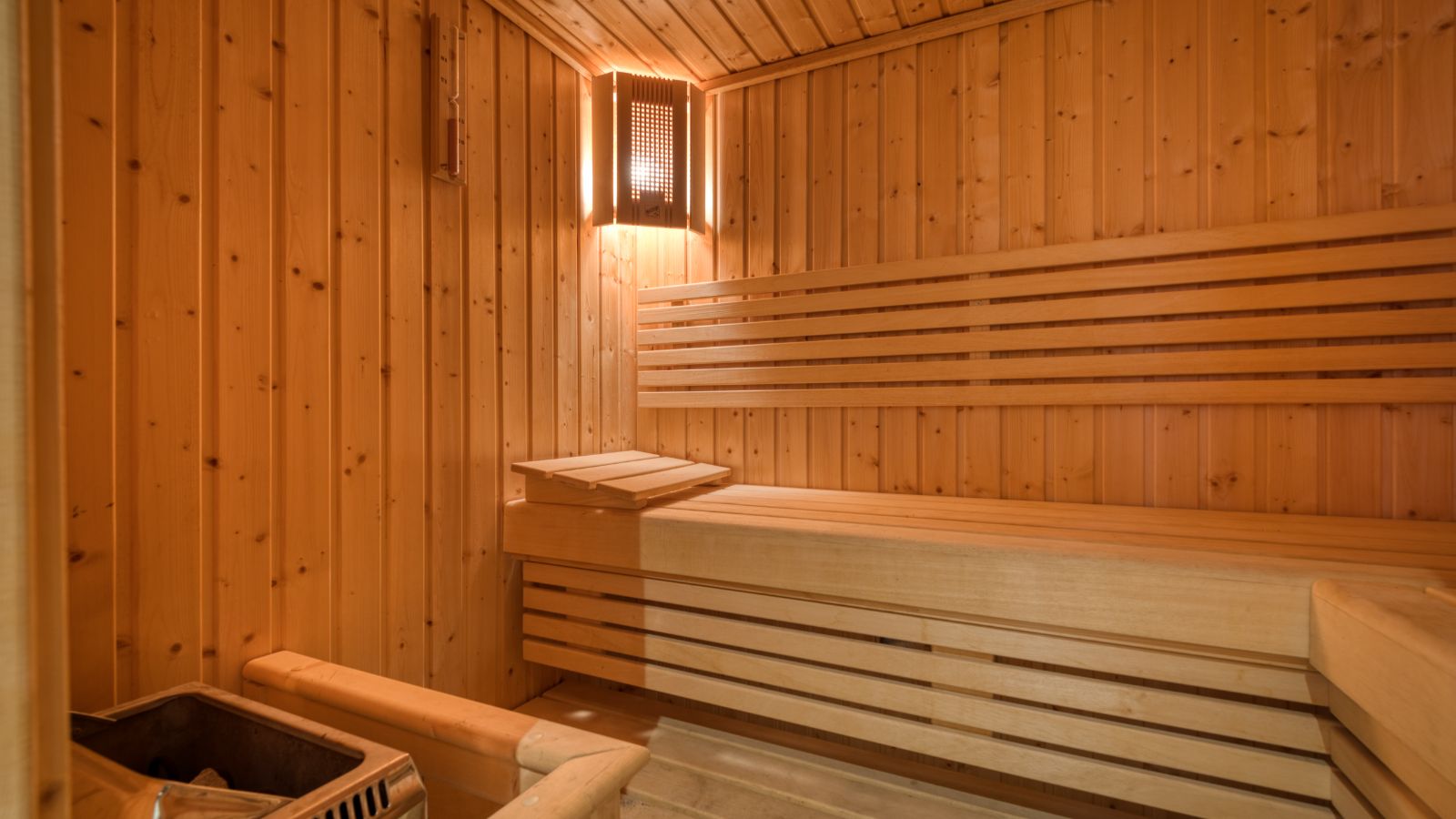 Luxury-ski-chalet-Megeve-Chalet Étoile des Neiges-oxford-ski  Sauna.jpg