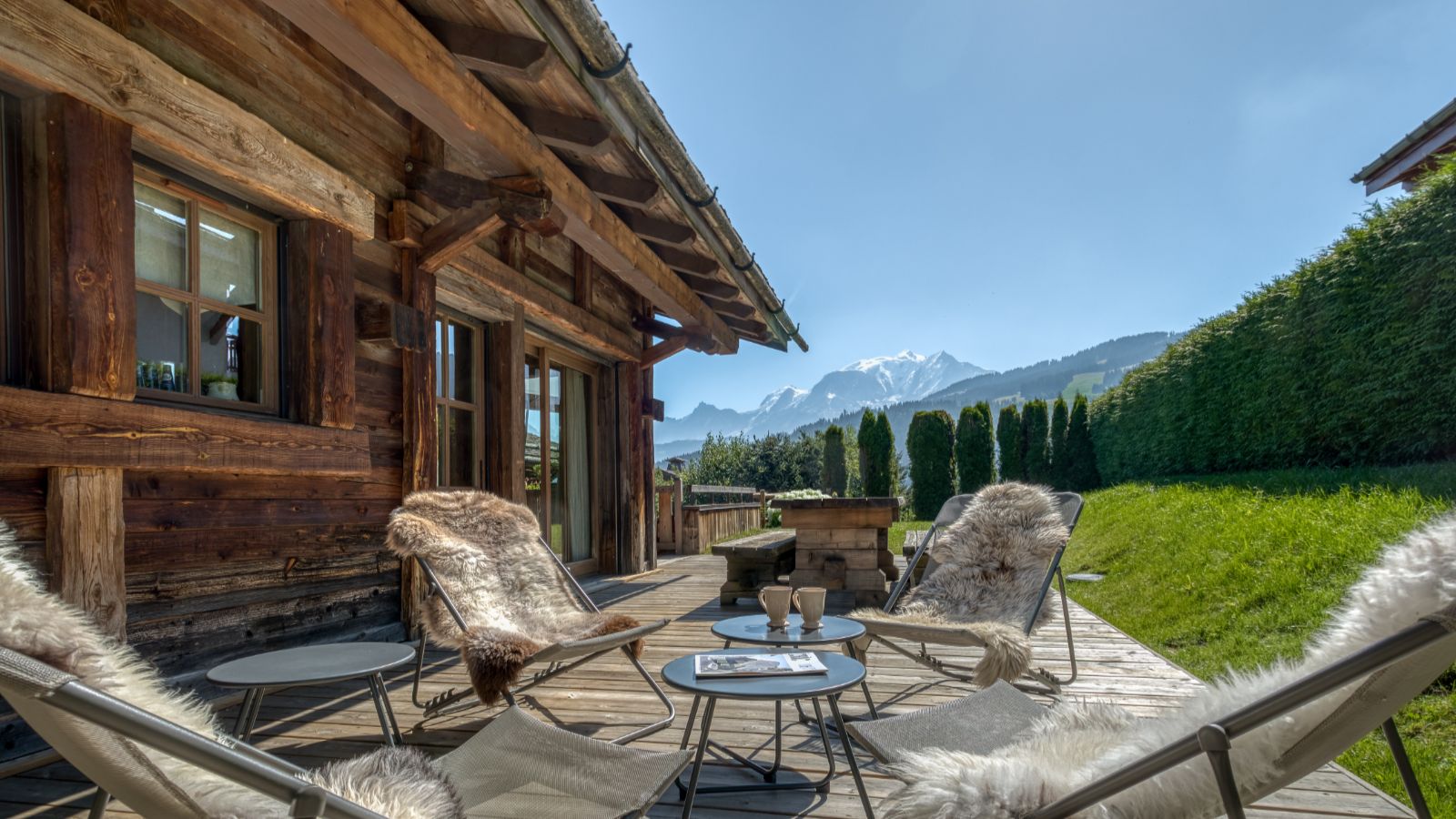 Luxury-ski-chalet-Megeve-Chalet Étoile des Neiges-oxford-ski  Terrace (3).jpg