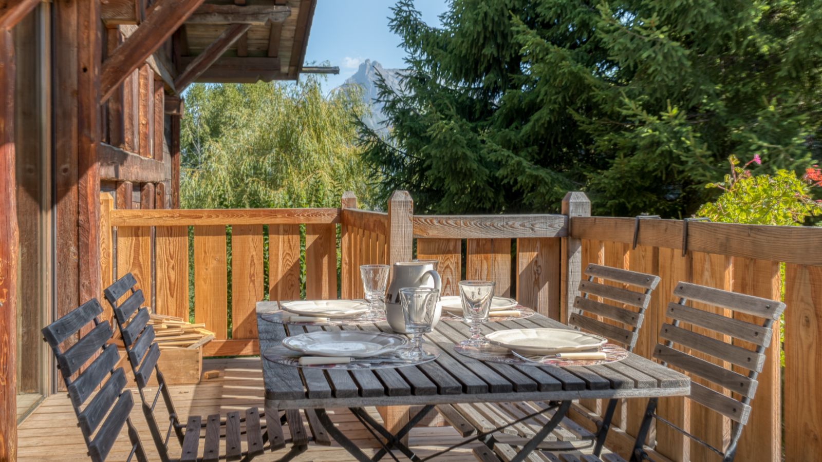 Luxury-ski-chalet-Megeve-Chalet Étoile des Neiges-oxford-ski  Terrace (4).jpg