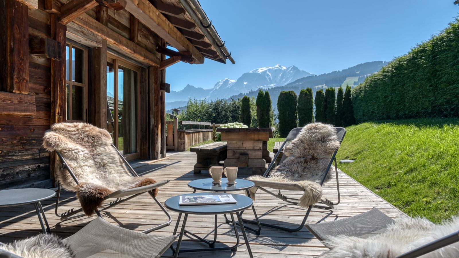 Luxury-ski-chalet-Megeve-Chalet Étoile des Neiges-oxford-ski  Terrace.jpg
