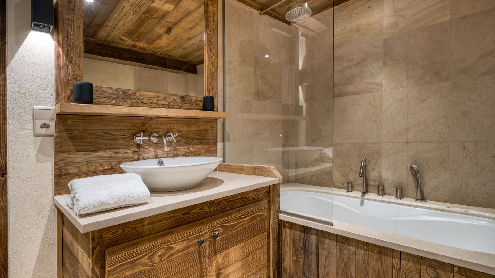 Luxury-ski-chalet-Megeve-Chalet Étoile des Neiges-oxford-ski  Bathroom (3).jpg