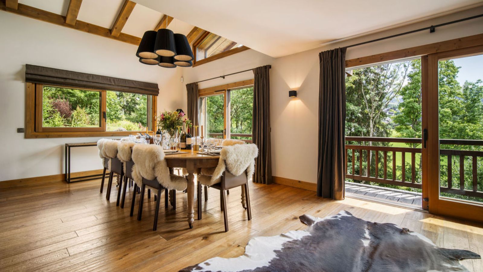 Luxury-ski-chalet-Megeve - Chalet De Blaye -name-oxford-ski Dining (4).jpg