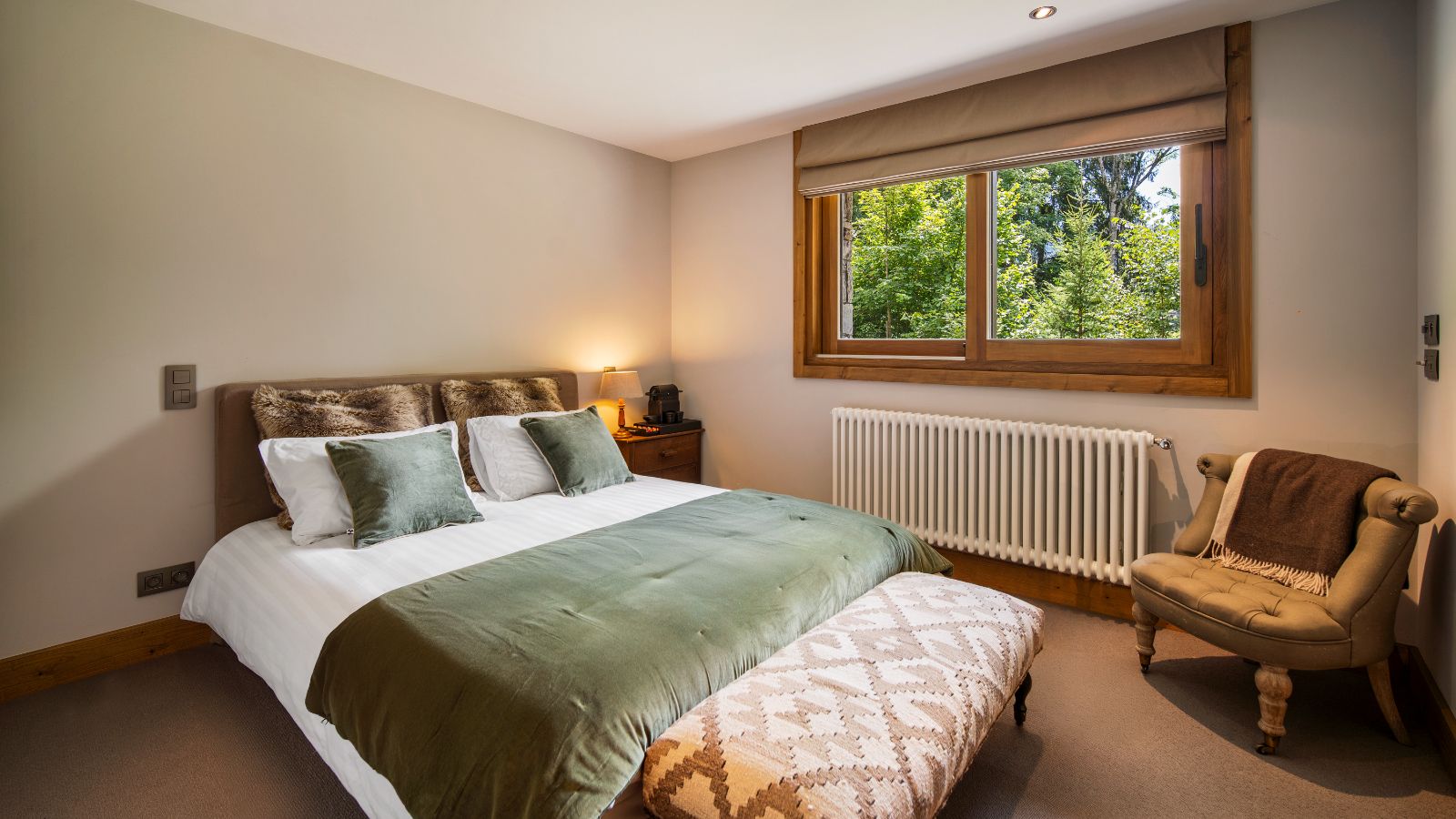 Luxury-ski-chalet-Megeve - Chalet De Blaye -name-oxford-ski Bedroom (2).jpg