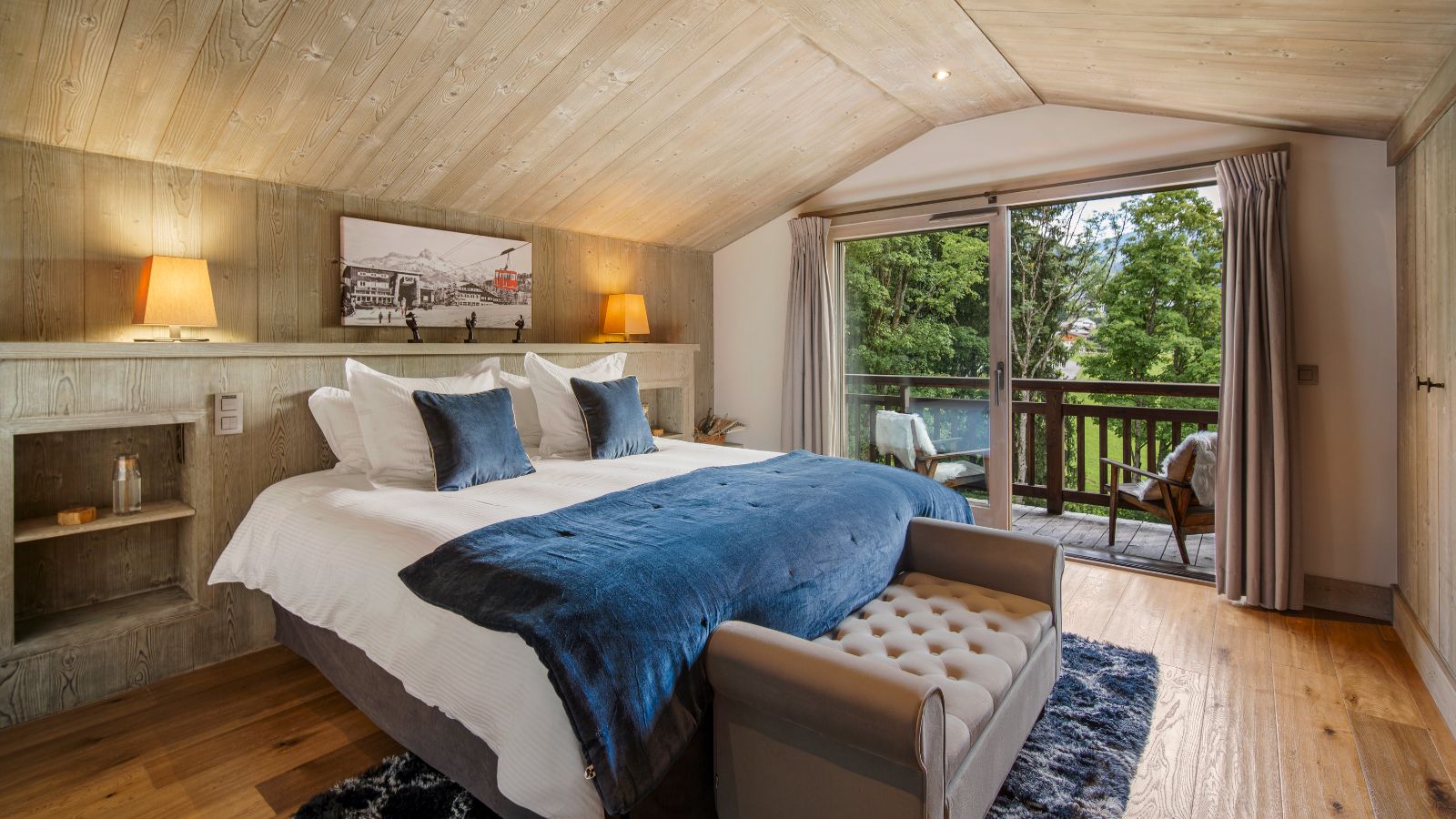 Luxury-ski-chalet-Megeve - Chalet De Blaye -name-oxford-ski Bedroom (3).jpg