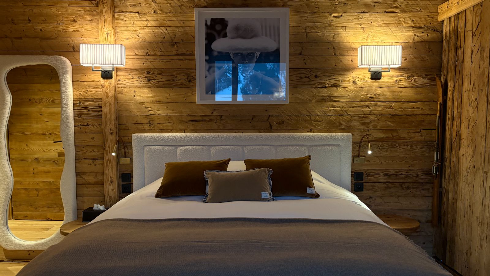Luxury-ski-Andorra-Xalet Valiria -name-oxford-ski Bedroom (2).jpeg
