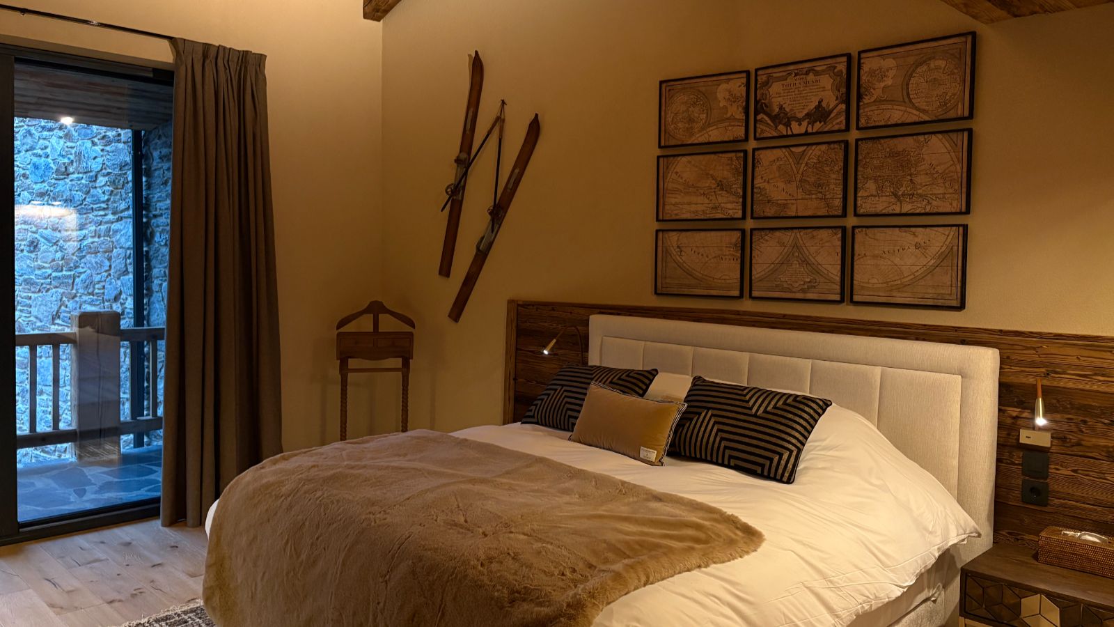 Luxury-ski-Andorra-Xalet Valiria -name-oxford-ski Bedroom (3).jpeg