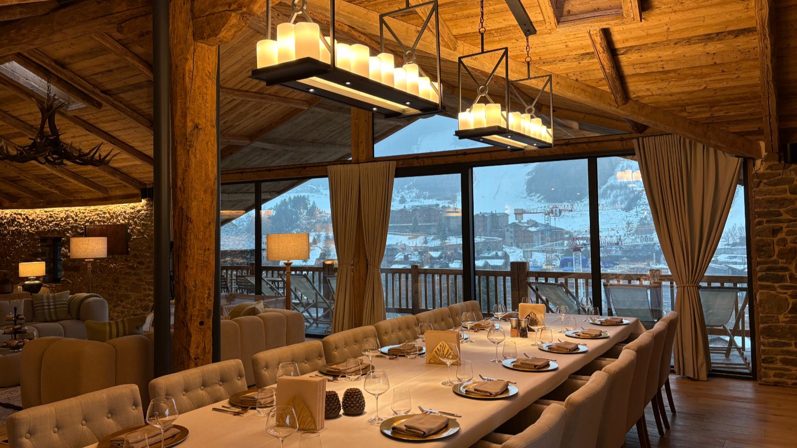 Luxury-ski-Andorra-Xalet Valiria -name-oxford-ski Dining (2).jpeg