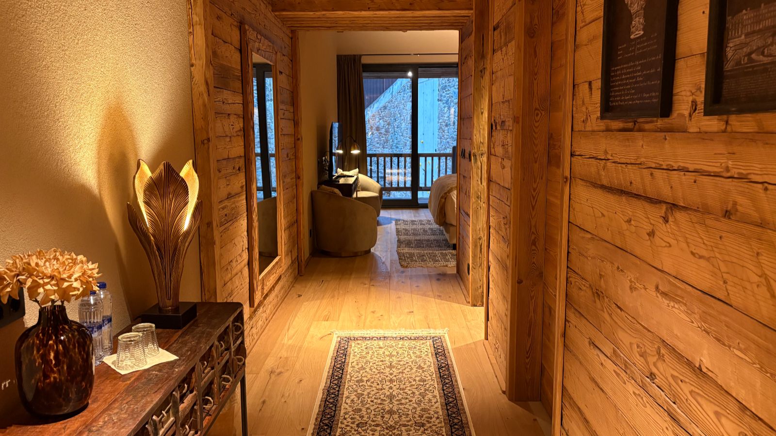 Luxury-ski-Andorra-Xalet Valiria -name-oxford-ski Hallway.jpeg