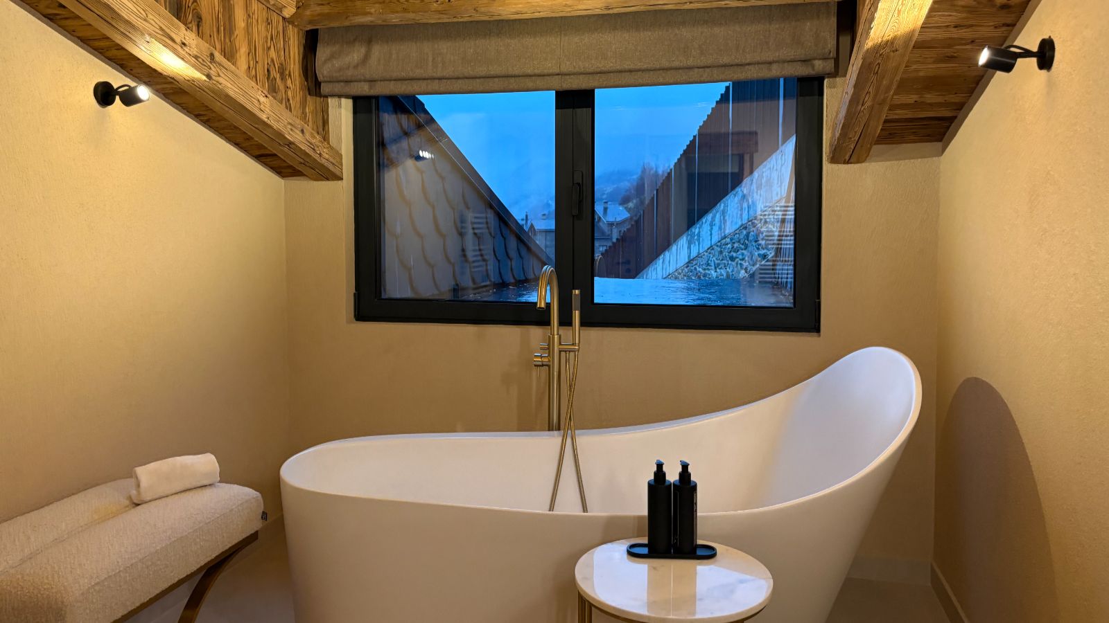 Luxury-ski-Andorra-Xalet Valiria -name-oxford-ski Bathroom (2).jpeg