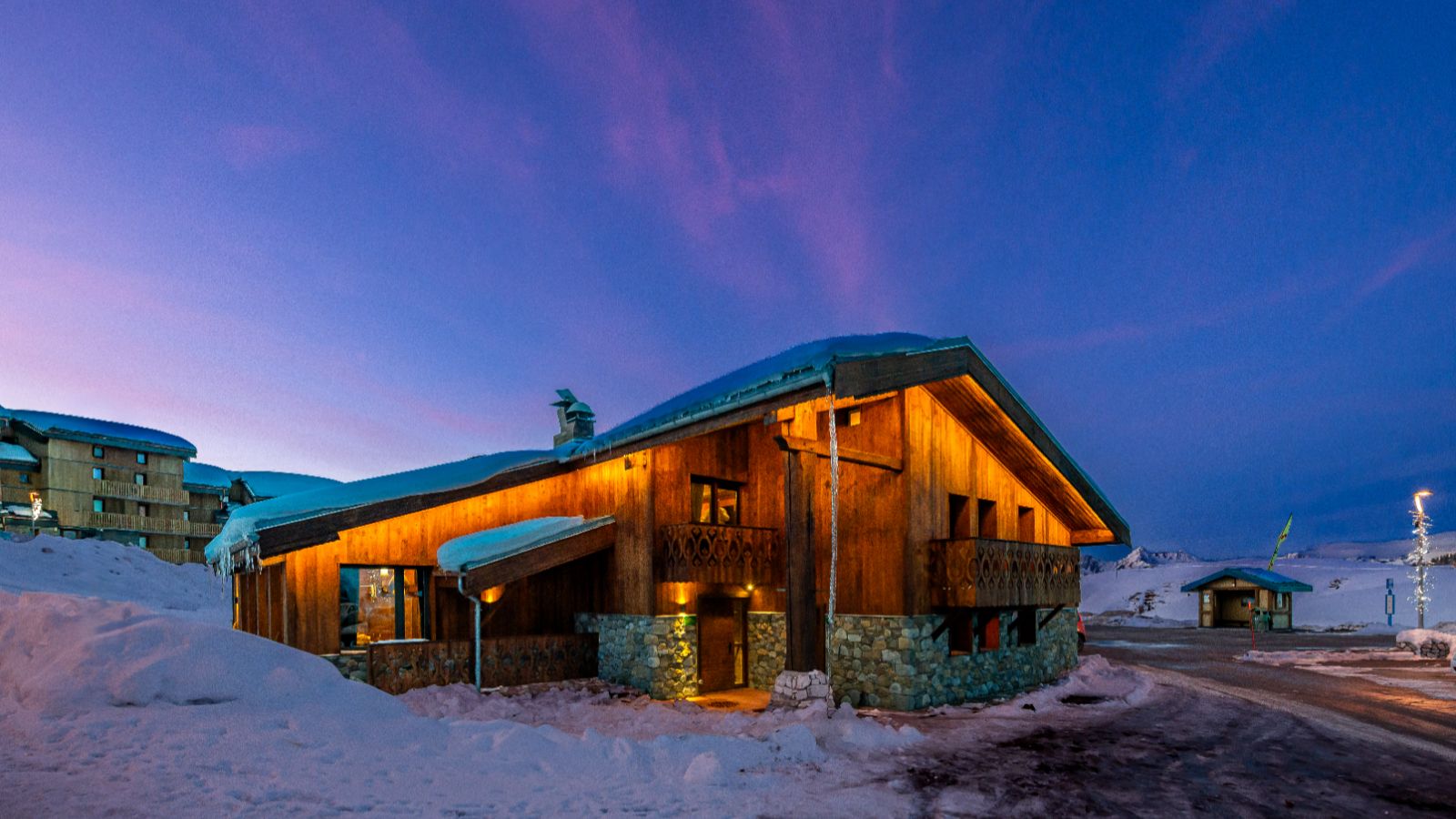 Luxury-Ski-Chalet-La-Plagne-Chalet-Riva-Oxford-Ski- Chalet Dark  (1).jpg