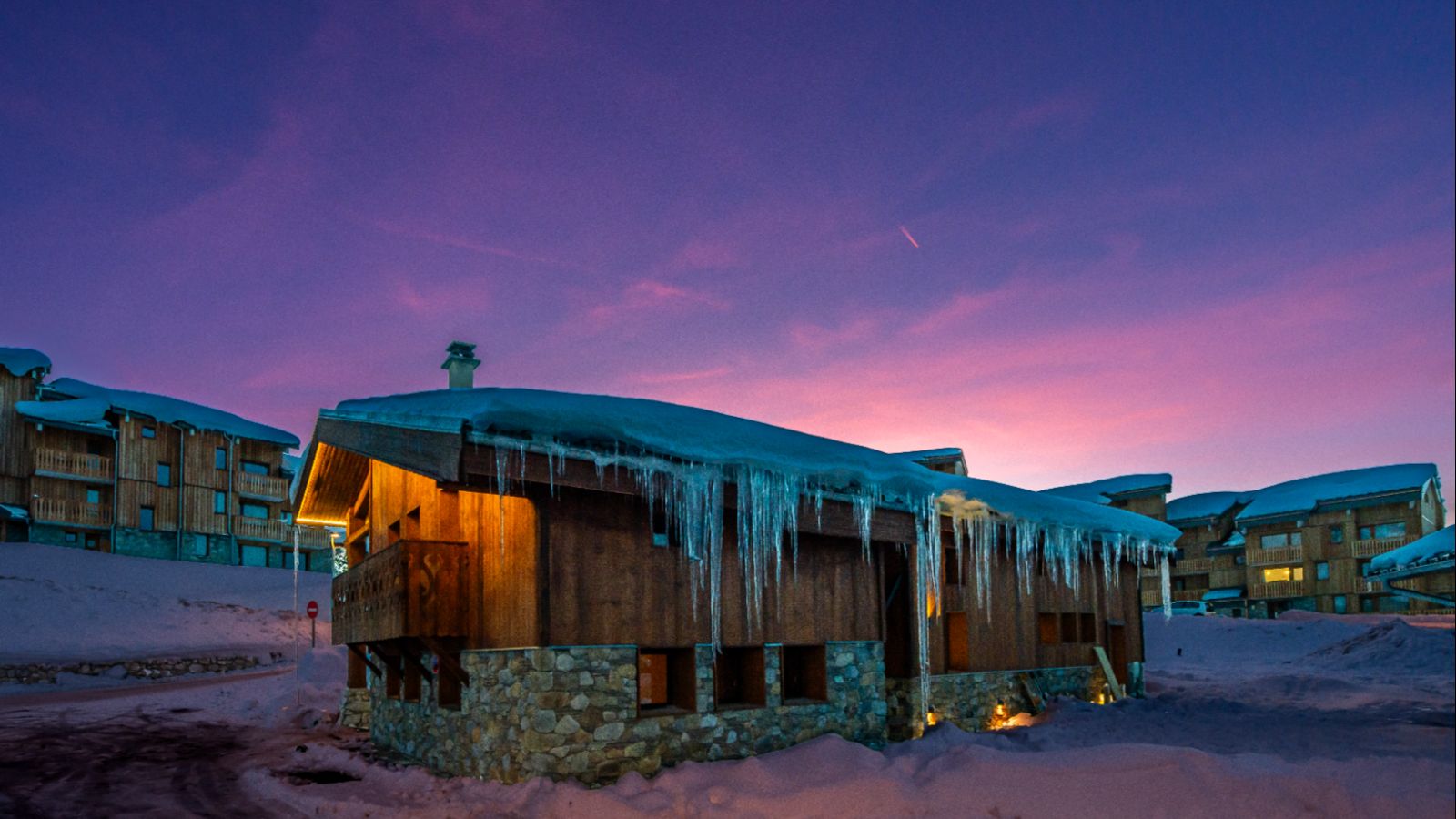 Luxury-Ski-Chalet-La-Plagne-Chalet-Riva-Oxford-Ski- Chalet Dark  (3).jpg