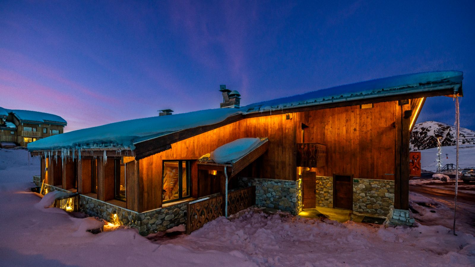 Luxury-Ski-Chalet-La-Plagne-Chalet-Riva-Oxford-Ski- Chalet Dark  (4).jpg