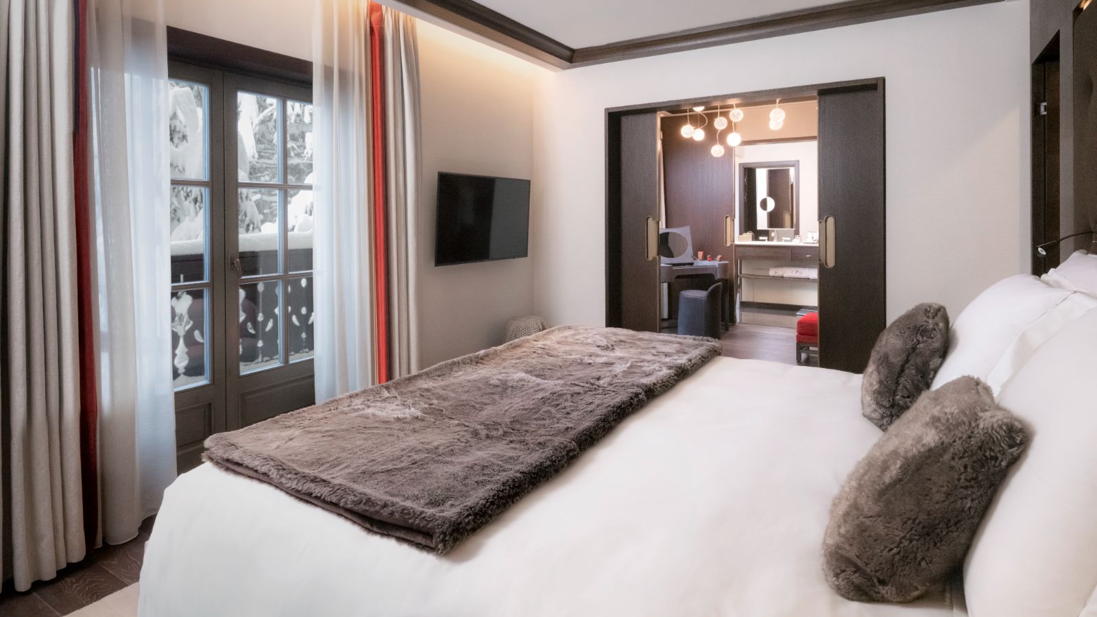 Oxford Ski - Hotel - Cheval Blanc Courchevel  Bedroom (3).jpg