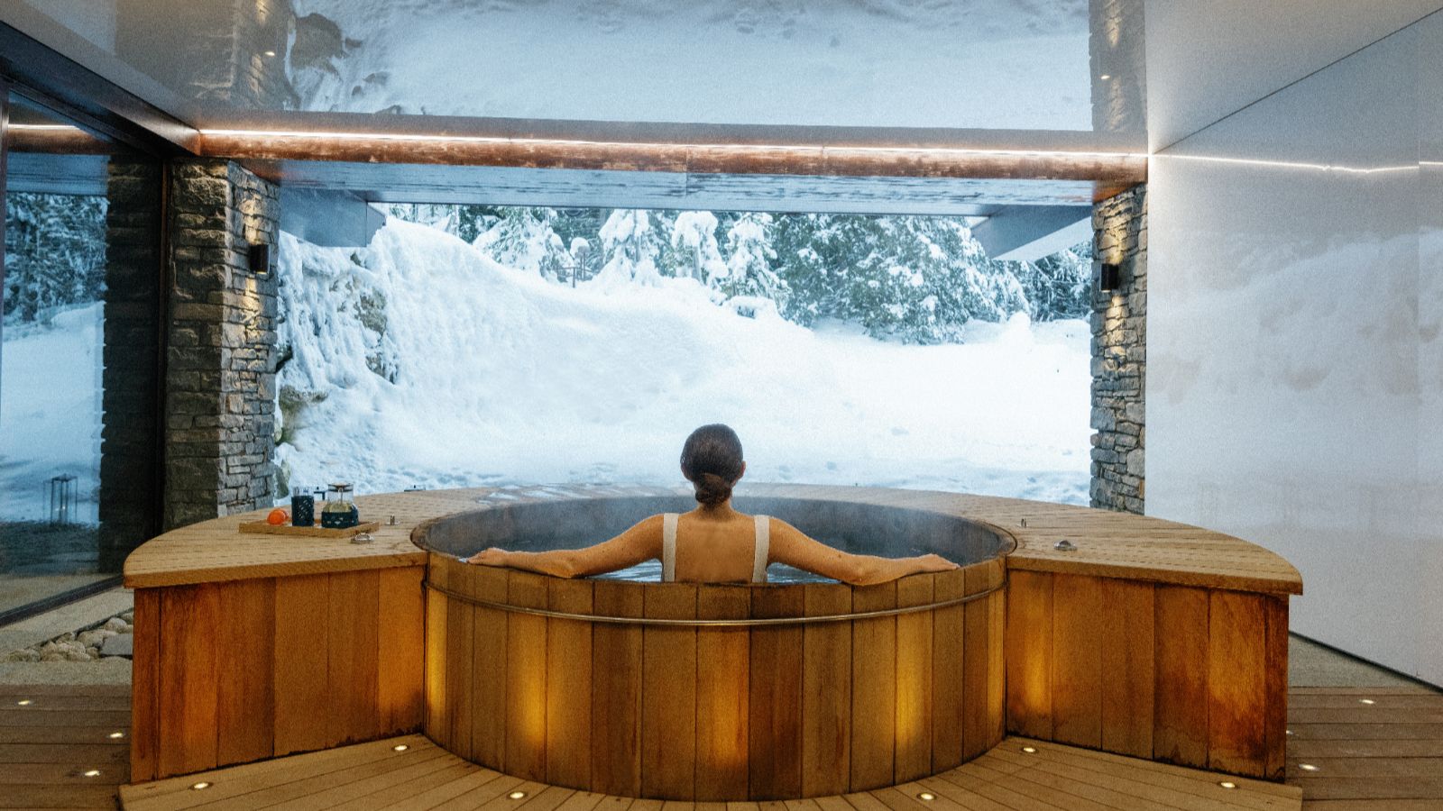 Oxford Ski - Hotel - Cheval Blanc Courchevel  Hot Tub.jpg