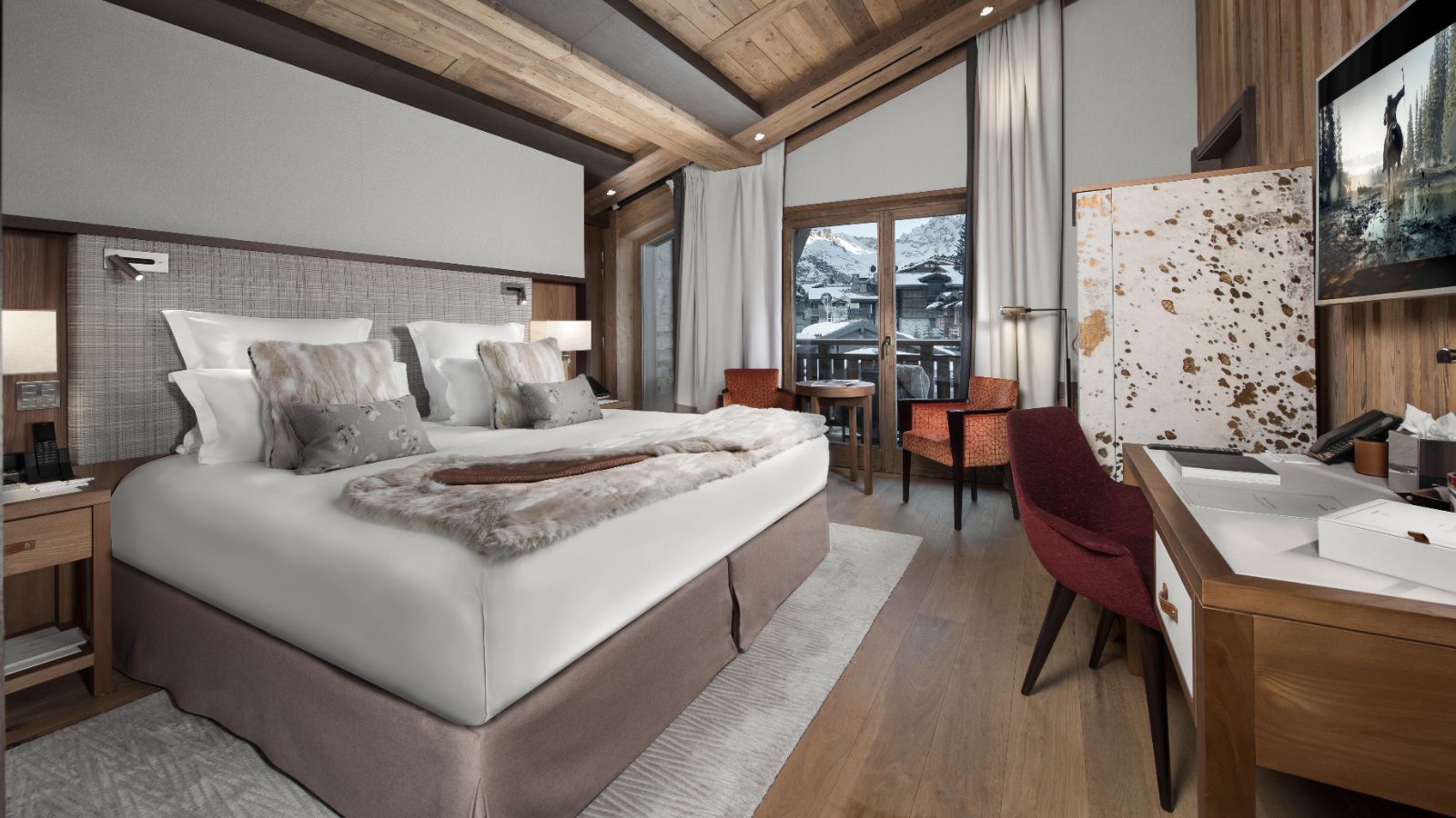 Luxury-ski-FouquetsCourchevel, L'Appartement Les Neiges  Bedroom (3).jpg