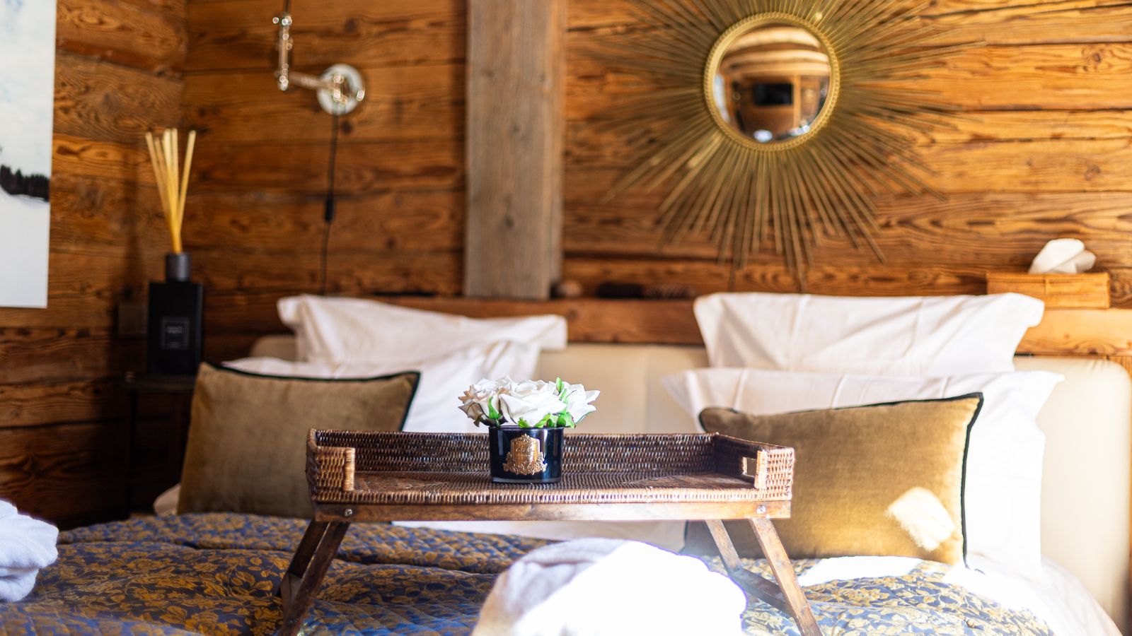 Luxury-Ski-Chalet-Megeve-Chalet-Zibeline-Oxford-Ski-Bedroom (18).jpg