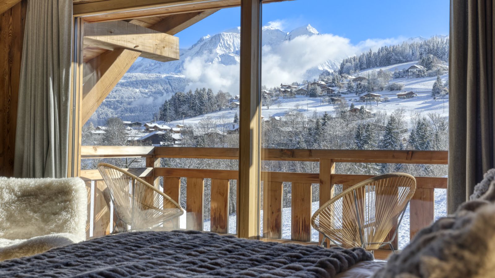Luxury-Ski-Chalet-Megeve-Chalet-Marianna-Oxford-Ski-Bedroom (6).jpg