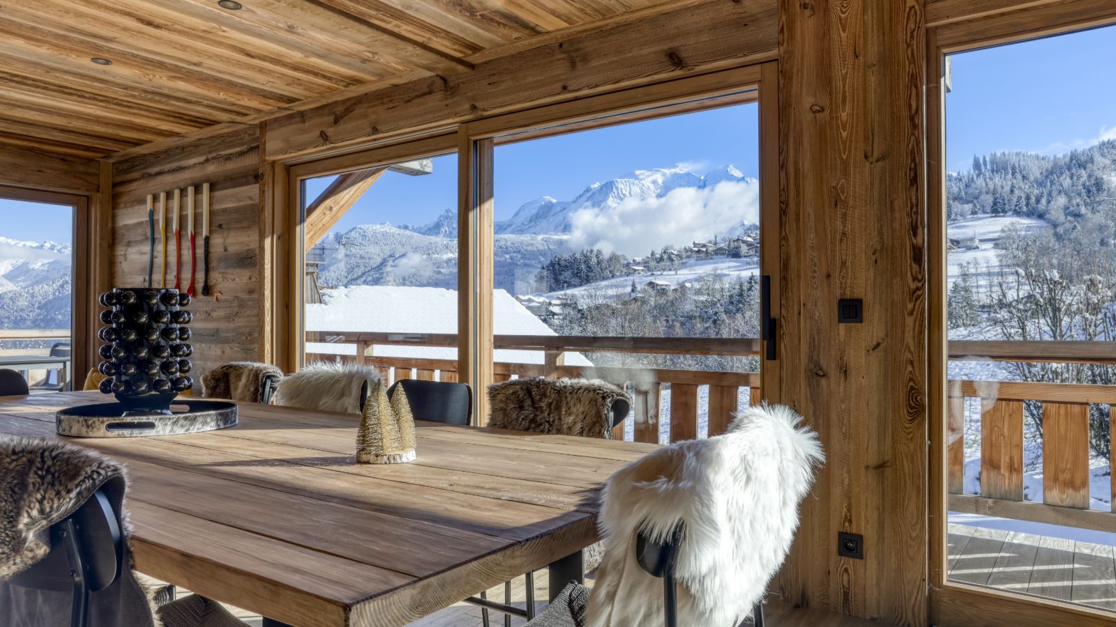 Luxury-Ski-Chalet-Megeve-Chalet-Marianna-Oxford-Ski-Dining.jpg