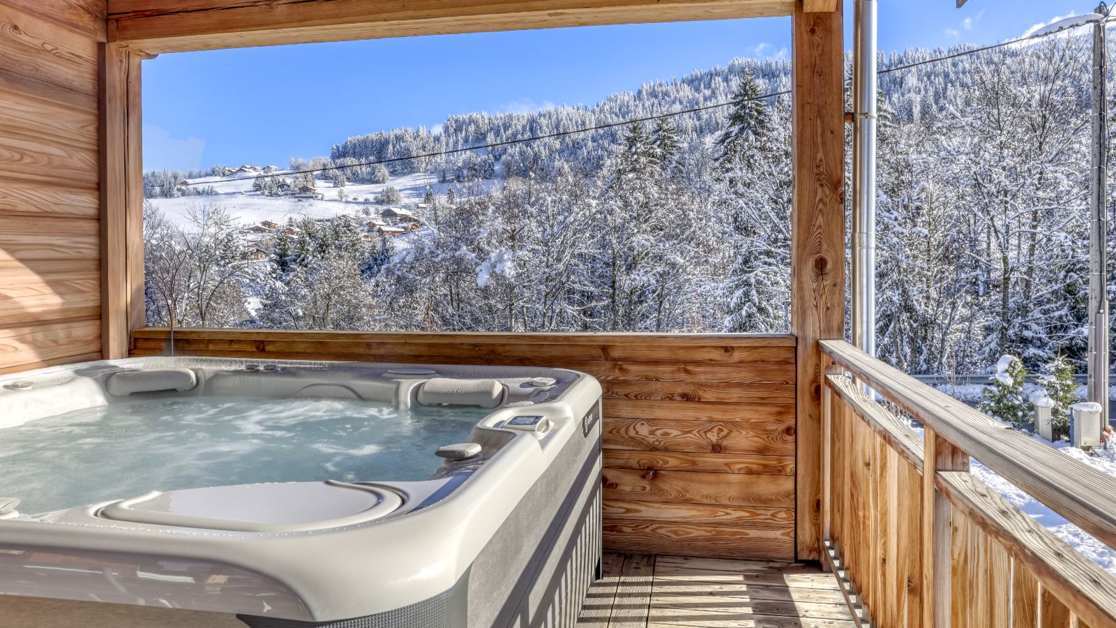 Luxury-Ski-Chalet-Megeve-Chalet-Marianna-Oxford-Ski-Hot-Tub.jpg