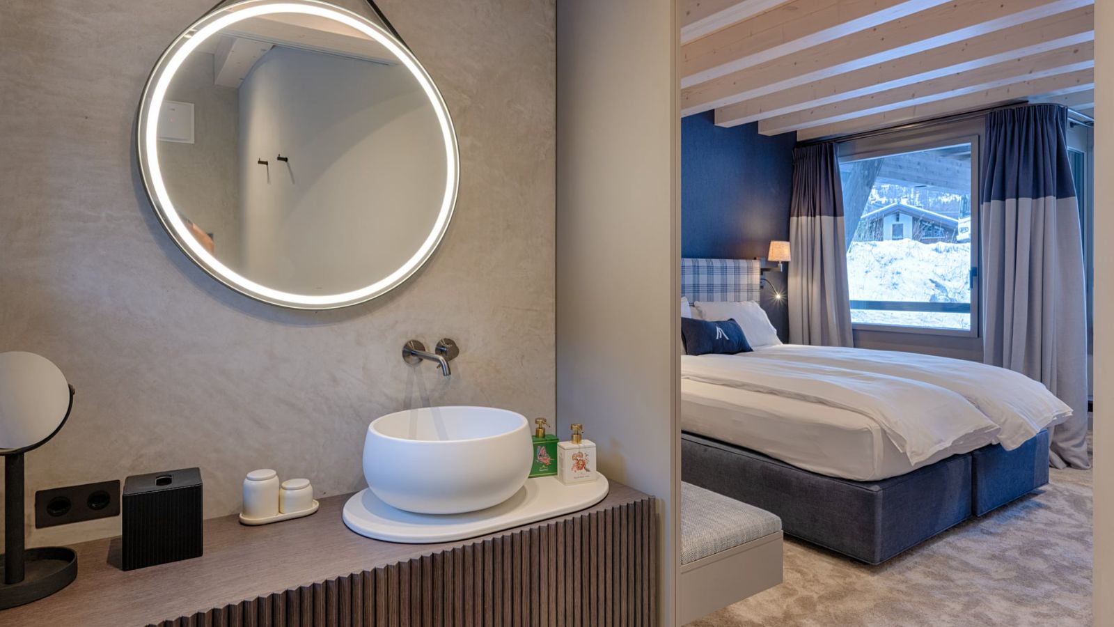 Luxury-ski-chalet- ZermattLyskammLodge-oxford-ski  Bedroom (2).jpg