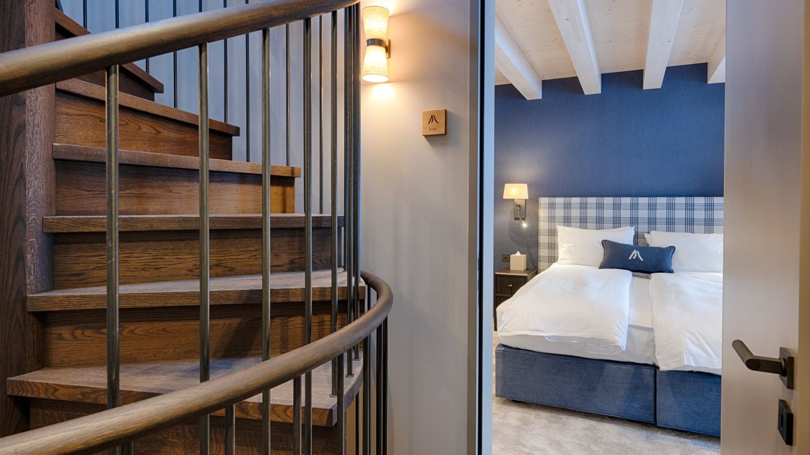 Luxury-ski-chalet- ZermattLyskammLodge-oxford-ski  Bedroom (3).jpg