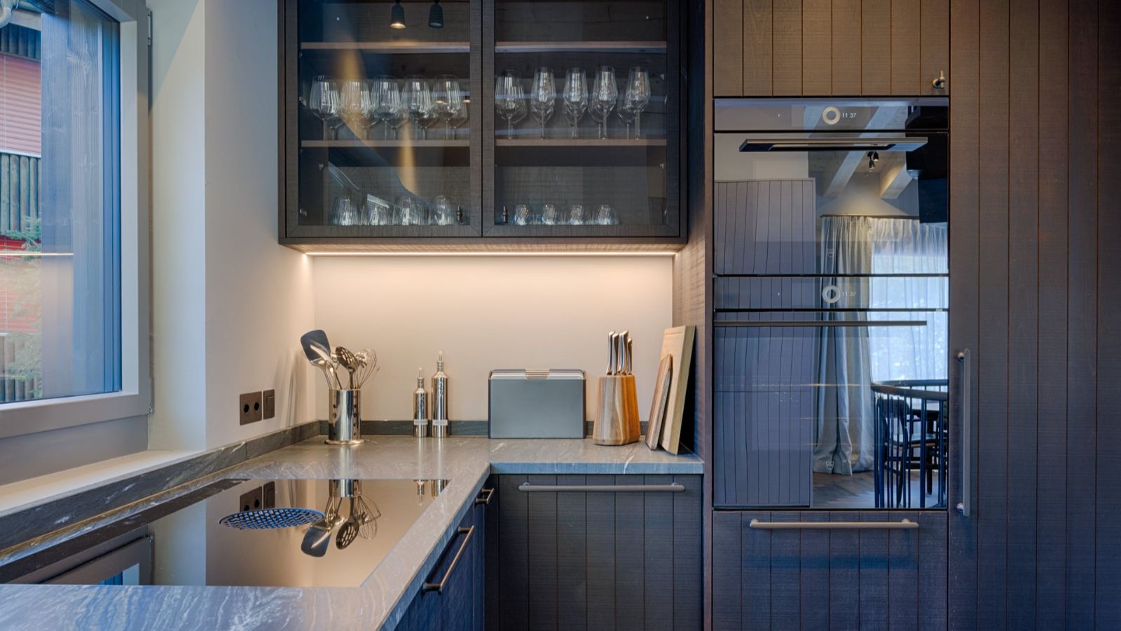 Luxury-ski-chalet- ZermattLyskammLodge-oxford-ski  Kitchen (2).jpg