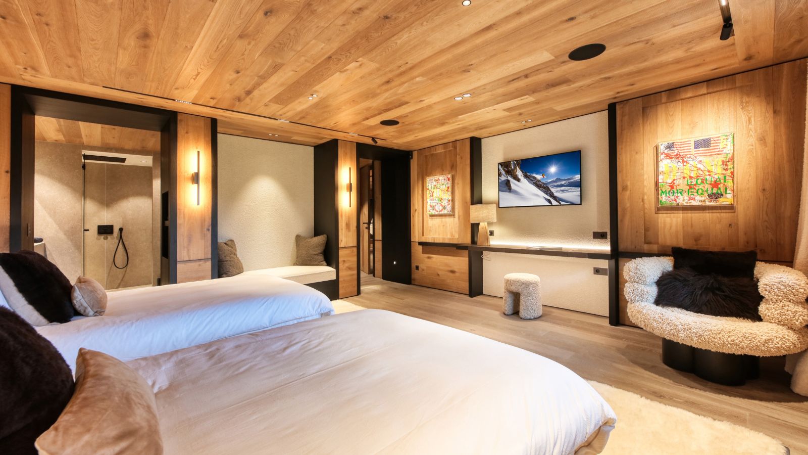 Luxury-ski-chalet-Megeve-Chalet Snow Cat oxford-ski  Bedroom (2).jpg