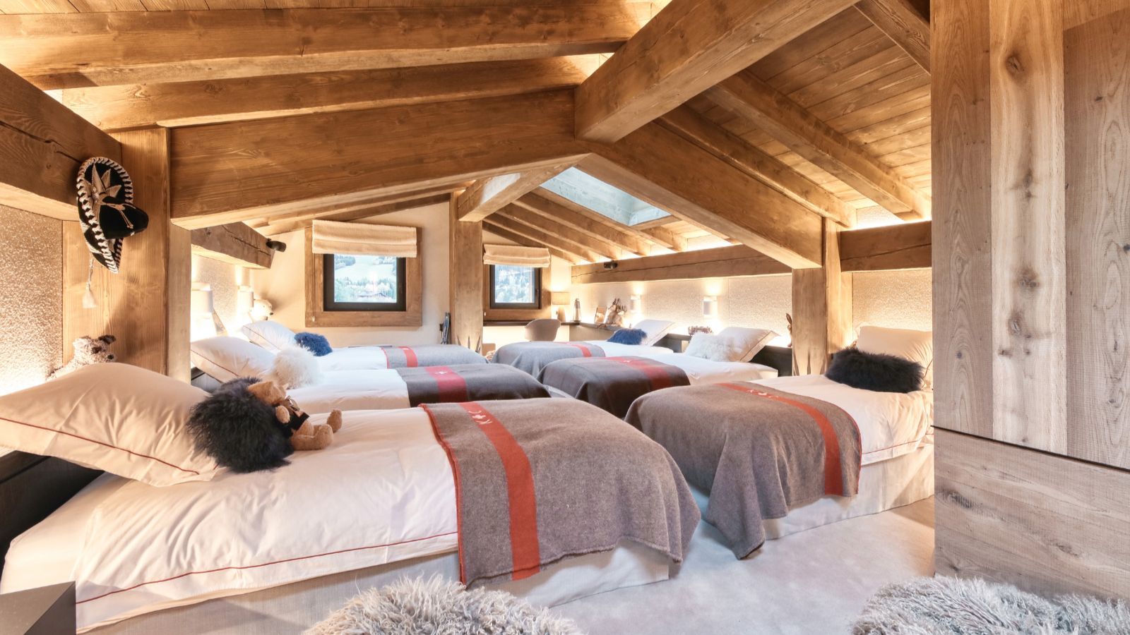 Luxury-ski-chalet-Megeve-Chalet Snow Cat oxford-ski  Dorm room.jpg