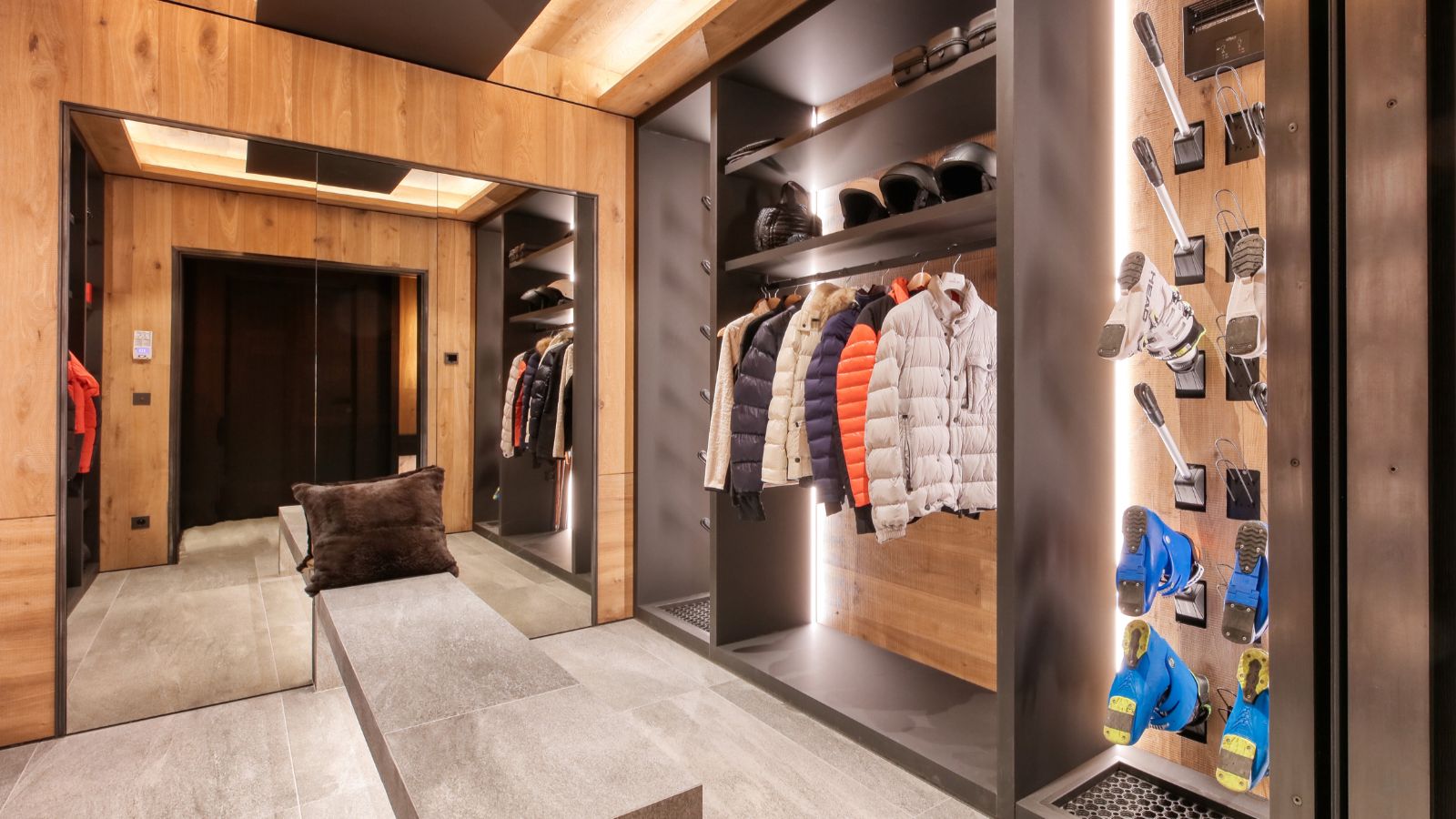Luxury-ski-chalet-Megeve-Chalet Snow Cat oxford-ski  Ski Room.jpg