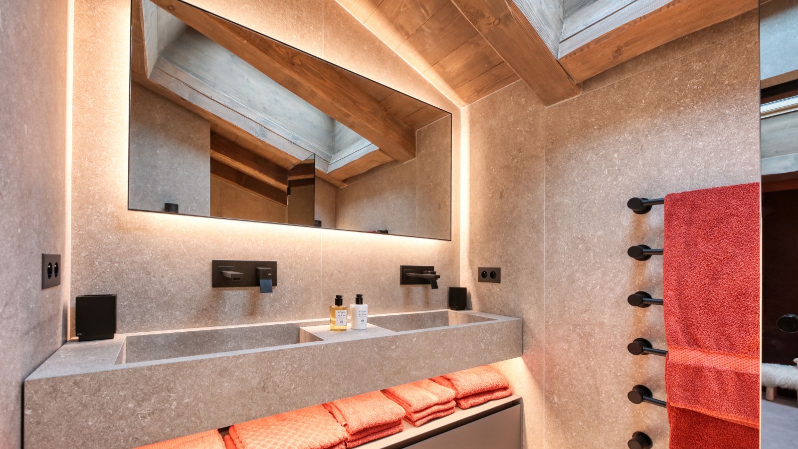 Luxury-ski-chalet-Megeve-Chalet Snow Cat oxford-ski Bathroom (7).jpg