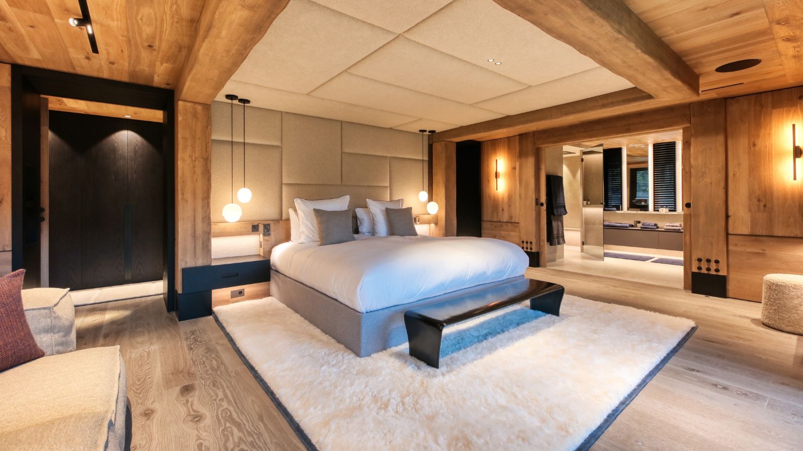 Luxury-ski-chalet-Megeve-Chalet Snow Cat oxford-ski Bedroom (10).jpg